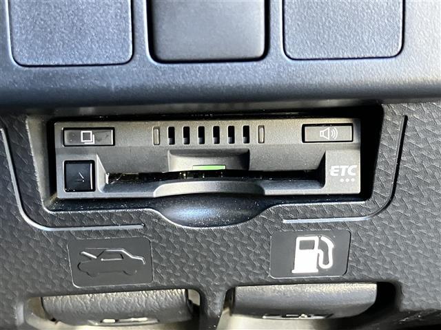 ルーミー カスタムＧ－Ｔ　純正９型ナビ／Ｂカメラ／ドラレコ前後／ＥＴＣ／保証書／記録簿／取扱説明書／レーダークルコン／ＵＳＢ／純正フロアマット／シートヒーター／ワイヤレス充電／レーダー探知機／ドアハンドルプロテクター／車線維持（20枚目）