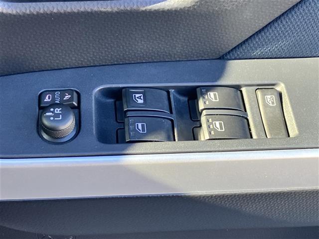 ルーミー カスタムＧ－Ｔ　純正９型ナビ／Ｂカメラ／ドラレコ前後／ＥＴＣ／保証書／記録簿／取扱説明書／レーダークルコン／ＵＳＢ／純正フロアマット／シートヒーター／ワイヤレス充電／レーダー探知機／ドアハンドルプロテクター／車線維持（21枚目）