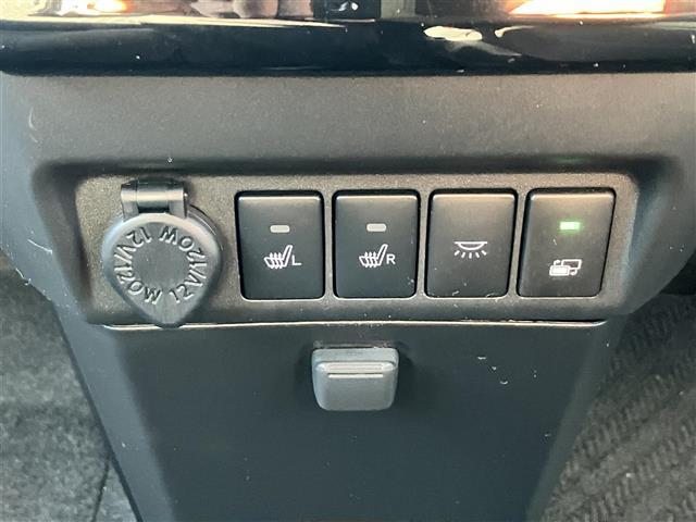 ルーミー カスタムＧ－Ｔ　純正９型ナビ／Ｂカメラ／ドラレコ前後／ＥＴＣ／保証書／記録簿／取扱説明書／レーダークルコン／ＵＳＢ／純正フロアマット／シートヒーター／ワイヤレス充電／レーダー探知機／ドアハンドルプロテクター／車線維持（32枚目）