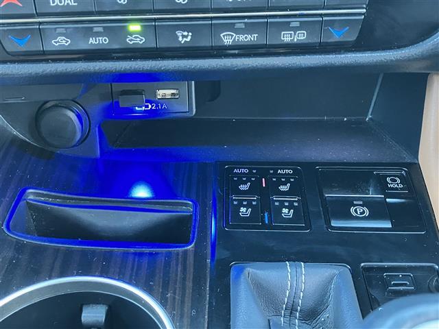 ＲＸ ＲＸ４５０ｈ　バージョンＬ　純正ナビ／全方位カメラ／電動リアゲート／サンルーフ／ＢＳＭ／ステアリングヒーター／電動格納セカンドシート／１００Ｖ充電／レーダークルコン／ＥＴＣ２．０／パワーシート／シートヒーター／エアシート／ＬＥＤ（26枚目）