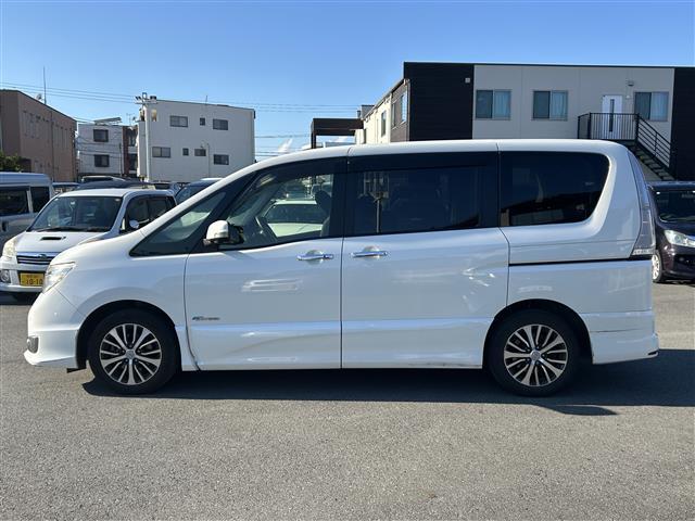 セレナ ハイウェイスターＳ－ＨＶアドバンスドセーフティパック　純正ナビ／全方位カメラ／後席モニター／両側パワースライドドア／横滑り防止装置／オートライト／布系シート／クルーズコントロール／ダブルオートエアコン／（7枚目）