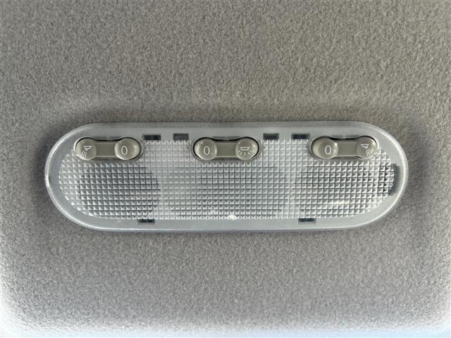 セレナ ハイウェイスターＳ－ＨＶアドバンスドセーフティパック　純正ナビ／全方位カメラ／後席モニター／両側パワースライドドア／横滑り防止装置／オートライト／布系シート／クルーズコントロール／ダブルオートエアコン／（22枚目）