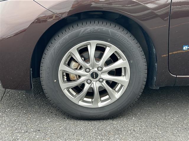 ノート 　車両接近アラート　車線逸脱アラート　踏み間違え衝突防止アシスト　ビーグルダイナミクスコントロール　ヒルスタートアシスト　純正ナビ　ＢＴ　ＣＤ　ＤＶＤ　フルセグ　バックカメラ　オートライト　ＥＴＣ（34枚目）