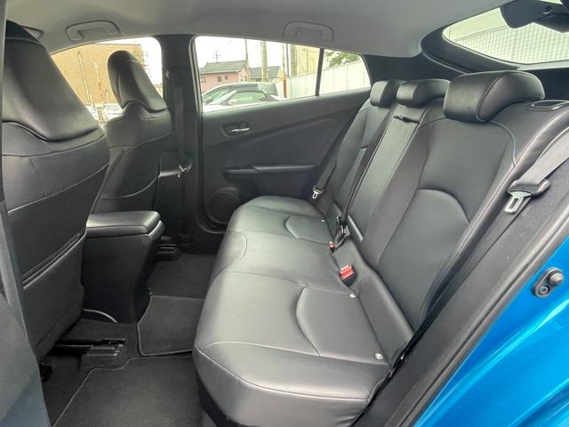 プリウス Ｓツーリングセレクション　純正ＳＤナビ　ＢＴ　ＣＤ　ＤＶＤ　フルセグ　バックカメラ　アダプティブクルコン　ＬＥＤオートライト　オートマチックハイビーム　レザーシート　シートヒーター☆純正１７インチアルミホイール　コーナーセンサ（39枚目）