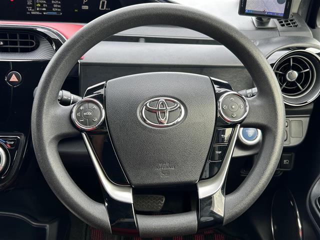 アクア 　ＴＲＤフルエアロ　社外ナビ【ＢＴ／ＣＤ／ＤＶＤ／フルセグ】トヨタヤーフライヤンス　ＨＤＭＩ　ドアハンドルプロテクター　純正１５インチアルミホイール　オートマチックハイビーム　バックカメラ　ＥＴＣ（2枚目）