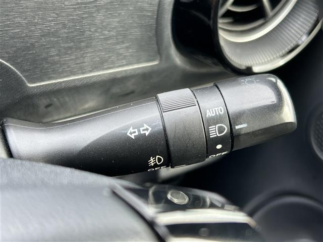 アクア 　ＴＲＤフルエアロ　社外ナビ【ＢＴ／ＣＤ／ＤＶＤ／フルセグ】トヨタヤーフライヤンス　ＨＤＭＩ　ドアハンドルプロテクター　純正１５インチアルミホイール　オートマチックハイビーム　バックカメラ　ＥＴＣ（6枚目）