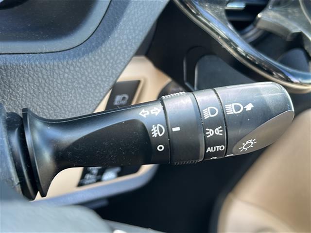 ノア ☆純正ディーラーナビ 【ワンセグ、BT、CD、DVD】☆バックカメラ☆片側パワースライドドア☆フリップダウンモニター☆トラクションコントロール☆横滑り防止装置☆アイドリングストップ☆クルーズコントロ(17枚目)