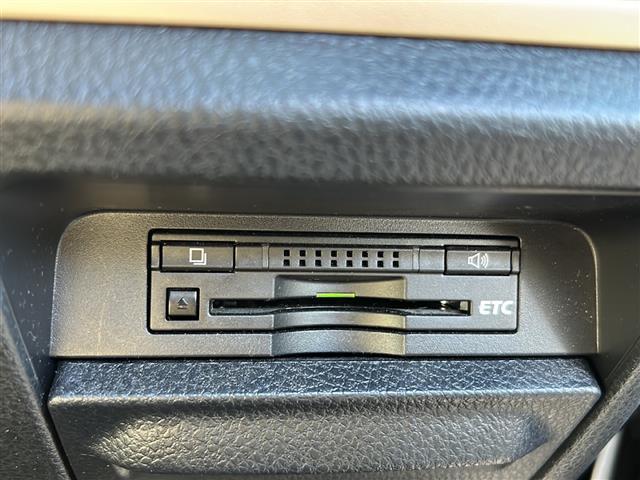 ノア ☆純正ディーラーナビ 【ワンセグ、BT、CD、DVD】☆バックカメラ☆片側パワースライドドア☆フリップダウンモニター☆トラクションコントロール☆横滑り防止装置☆アイドリングストップ☆クルーズコントロ(25枚目)