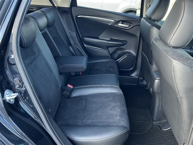 シャトル ハイブリッド ☆ワンオーナー☆純正ディーラーナビ  【ワンセグ、BT、CD、DVD】☆バックカメラ☆あんしんパッケージ☆コンフォートビューパッケージ☆前後コーナーセンサー☆ハーフレザーシート☆純正16インチAW(6枚目)