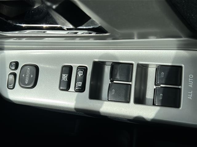 ヴォクシー ZS 煌 社外SDナビ BT CD ワンセグ バックカメラ 社外フリップダウンモニター パドルシフト 両側パワースライドドア 純正16インチアルミホイール 革巻きステアリング レザー調シートカバー HID(7枚目)