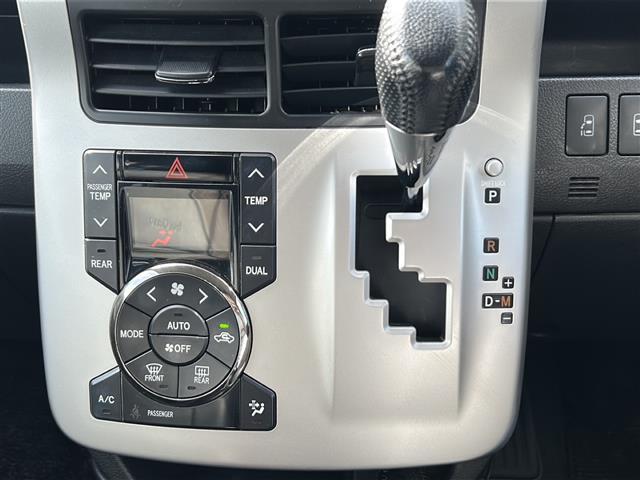 ヴォクシー ZS 煌 社外SDナビ BT CD ワンセグ バックカメラ 社外フリップダウンモニター パドルシフト 両側パワースライドドア 純正16インチアルミホイール 革巻きステアリング レザー調シートカバー HID(8枚目)