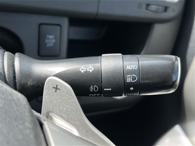 ヴォクシー ZS 煌 社外SDナビ BT CD ワンセグ バックカメラ 社外フリップダウンモニター パドルシフト 両側パワースライドドア 純正16インチアルミホイール 革巻きステアリング レザー調シートカバー HID(18枚目)