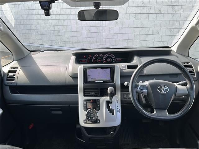 ヴォクシー ZS 煌 社外SDナビ BT CD ワンセグ バックカメラ 社外フリップダウンモニター パドルシフト 両側パワースライドドア 純正16インチアルミホイール 革巻きステアリング レザー調シートカバー HID(37枚目)