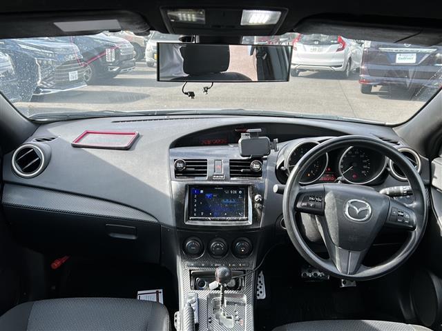 アクセラ ２０Ｃ　社外ナビ　ＢＴ　ＣＤ　ＤＶＤ　バックカメラ　エアロ　社外マフラー　社外１７インチアルミホイール　ＨＩＤオートライト　アイドリングストップ　スマートキー　ＥＴＣ（2枚目）