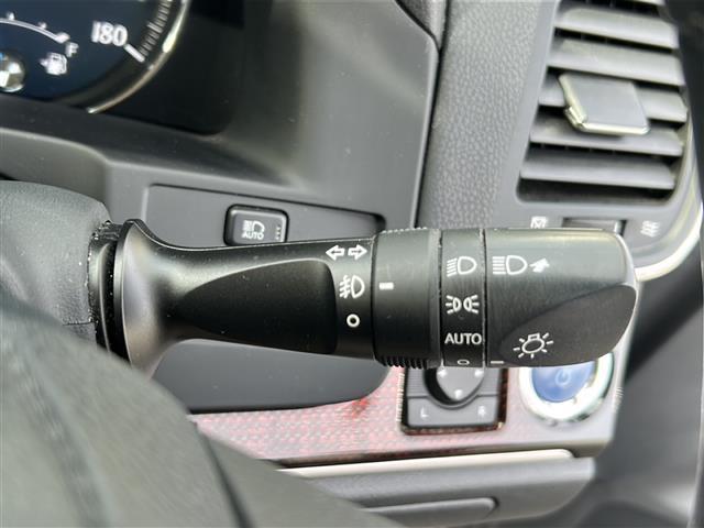 クラウンハイブリッド ロイヤル ワンオーナー レーンキープアシスト 衝突軽減 純正SDナビ BT CD DVD ワンセグ バックカメラ クルーズコントロール 純正16インチアルミホイール HIDオートライト オートマティックハイビー(3枚目)