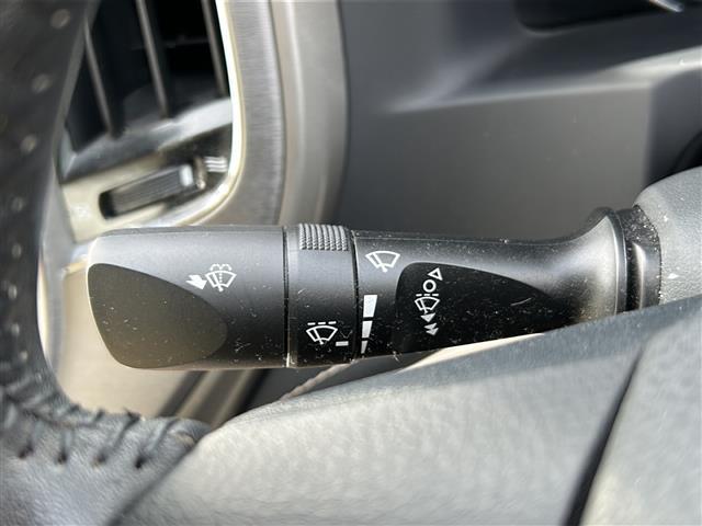 クラウンハイブリッド ロイヤル ワンオーナー レーンキープアシスト 衝突軽減 純正SDナビ BT CD DVD ワンセグ バックカメラ クルーズコントロール 純正16インチアルミホイール HIDオートライト オートマティックハイビー(4枚目)