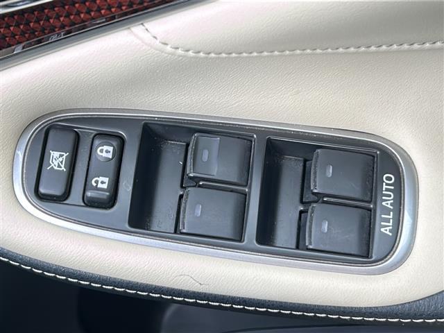 クラウンハイブリッド ロイヤル ワンオーナー レーンキープアシスト 衝突軽減 純正SDナビ BT CD DVD ワンセグ バックカメラ クルーズコントロール 純正16インチアルミホイール HIDオートライト オートマティックハイビー(14枚目)