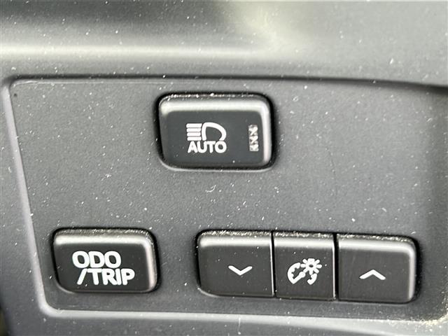 クラウンハイブリッド ロイヤル ワンオーナー レーンキープアシスト 衝突軽減 純正SDナビ BT CD DVD ワンセグ バックカメラ クルーズコントロール 純正16インチアルミホイール HIDオートライト オートマティックハイビー(18枚目)