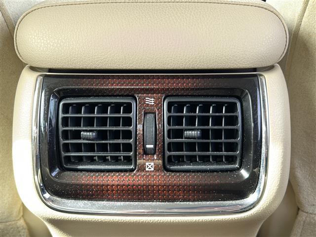 クラウンハイブリッド ロイヤル ワンオーナー レーンキープアシスト 衝突軽減 純正SDナビ BT CD DVD ワンセグ バックカメラ クルーズコントロール 純正16インチアルミホイール HIDオートライト オートマティックハイビー(19枚目)