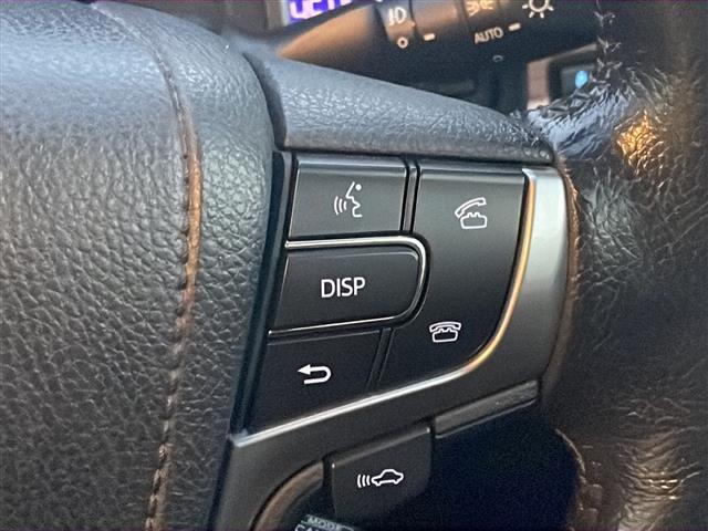 クラウンハイブリッド ロイヤルサルーン　純正ナビ【ワンセグＴＶ／ＢＴ／ＤＶＤ／ＣＤ】バックカメラ　横滑り防止装置　衝突被害軽減システム　クルーズコントロール　パワーシート　社外１８インチアルミホイール（ＬＥＯＮＩＳ）ＨＩＤオートライト（4枚目）