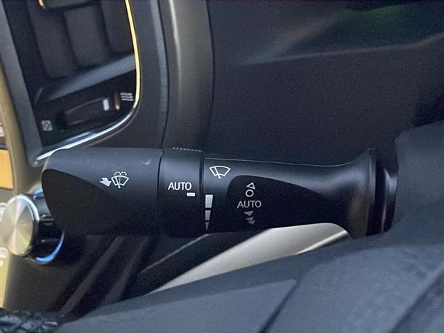 クラウンハイブリッド ロイヤルサルーン　純正ナビ【ワンセグＴＶ／ＢＴ／ＤＶＤ／ＣＤ】バックカメラ　横滑り防止装置　衝突被害軽減システム　クルーズコントロール　パワーシート　社外１８インチアルミホイール（ＬＥＯＮＩＳ）ＨＩＤオートライト（5枚目）