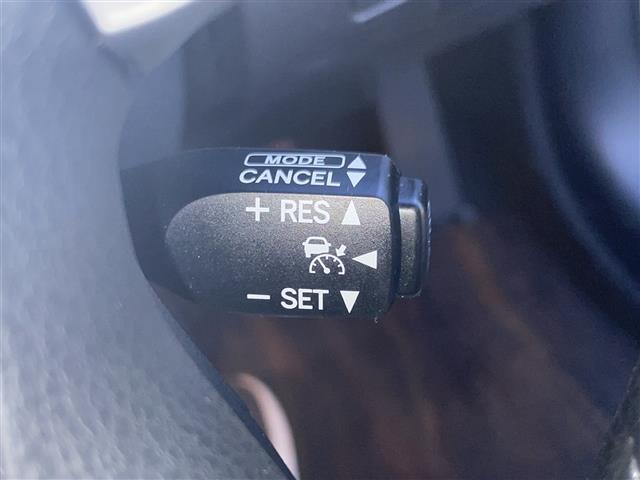 クラウンハイブリッド ロイヤルサルーン　純正ナビ【ワンセグＴＶ／ＢＴ／ＤＶＤ／ＣＤ】バックカメラ　横滑り防止装置　衝突被害軽減システム　クルーズコントロール　パワーシート　社外１８インチアルミホイール（ＬＥＯＮＩＳ）ＨＩＤオートライト（7枚目）