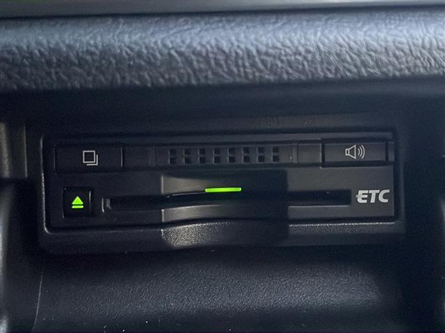 クラウンハイブリッド ロイヤルサルーン　純正ナビ【ワンセグＴＶ／ＢＴ／ＤＶＤ／ＣＤ】バックカメラ　横滑り防止装置　衝突被害軽減システム　クルーズコントロール　パワーシート　社外１８インチアルミホイール（ＬＥＯＮＩＳ）ＨＩＤオートライト（14枚目）