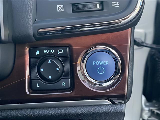 クラウンハイブリッド ロイヤルサルーン　純正ナビ【ワンセグＴＶ／ＢＴ／ＤＶＤ／ＣＤ】バックカメラ　横滑り防止装置　衝突被害軽減システム　クルーズコントロール　パワーシート　社外１８インチアルミホイール（ＬＥＯＮＩＳ）ＨＩＤオートライト（17枚目）