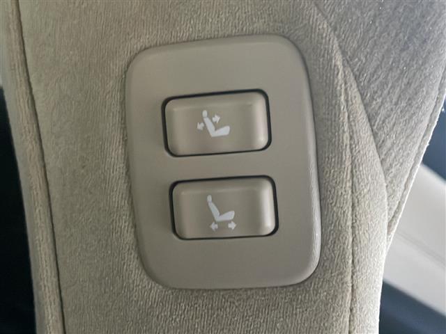 クラウンハイブリッド ロイヤルサルーン　純正ナビ【ワンセグＴＶ／ＢＴ／ＤＶＤ／ＣＤ】バックカメラ　横滑り防止装置　衝突被害軽減システム　クルーズコントロール　パワーシート　社外１８インチアルミホイール（ＬＥＯＮＩＳ）ＨＩＤオートライト（19枚目）