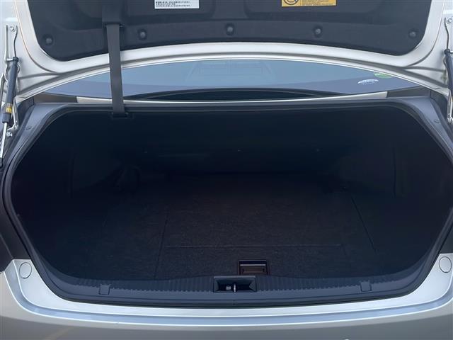 クラウンハイブリッド ロイヤルサルーン　純正ナビ【ワンセグＴＶ／ＢＴ／ＤＶＤ／ＣＤ】バックカメラ　横滑り防止装置　衝突被害軽減システム　クルーズコントロール　パワーシート　社外１８インチアルミホイール（ＬＥＯＮＩＳ）ＨＩＤオートライト（22枚目）