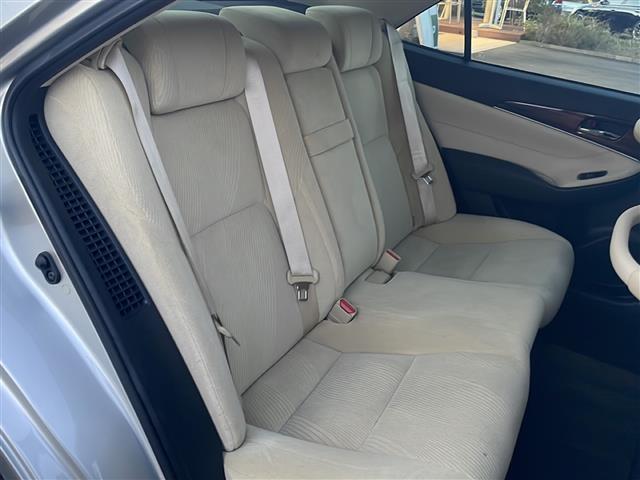 クラウンハイブリッド ロイヤルサルーン　純正ナビ【ワンセグＴＶ／ＢＴ／ＤＶＤ／ＣＤ】バックカメラ　横滑り防止装置　衝突被害軽減システム　クルーズコントロール　パワーシート　社外１８インチアルミホイール（ＬＥＯＮＩＳ）ＨＩＤオートライト（23枚目）