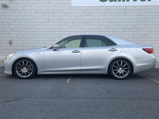 クラウンハイブリッド ロイヤルサルーン　純正ナビ【ワンセグＴＶ／ＢＴ／ＤＶＤ／ＣＤ】バックカメラ　横滑り防止装置　衝突被害軽減システム　クルーズコントロール　パワーシート　社外１８インチアルミホイール（ＬＥＯＮＩＳ）ＨＩＤオートライト（27枚目）