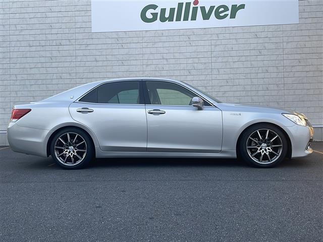 クラウンハイブリッド ロイヤルサルーン　純正ナビ【ワンセグＴＶ／ＢＴ／ＤＶＤ／ＣＤ】バックカメラ　横滑り防止装置　衝突被害軽減システム　クルーズコントロール　パワーシート　社外１８インチアルミホイール（ＬＥＯＮＩＳ）ＨＩＤオートライト（32枚目）