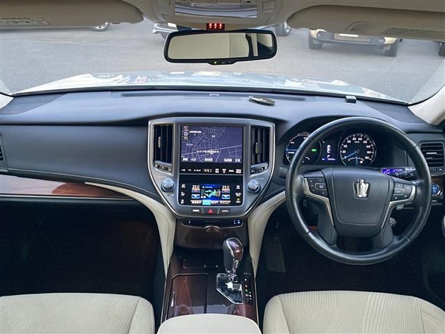 クラウンハイブリッド ロイヤルサルーン　純正ナビ【ワンセグＴＶ／ＢＴ／ＤＶＤ／ＣＤ】バックカメラ　横滑り防止装置　衝突被害軽減システム　クルーズコントロール　パワーシート　社外１８インチアルミホイール（ＬＥＯＮＩＳ）ＨＩＤオートライト（38枚目）