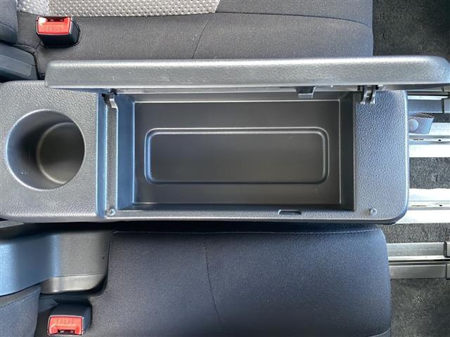 セレナ ライダー パフォB S HV Aセーフ ワンオーナー 純正ナビ【フルセグTV/BT・DVD/CD】アラウント゛ヒ゛ューモニター 両側パワースライドドア 横滑り防止装置 レーンキープアシスト ふらつき検知装置 クルーズコントロール(13枚目)