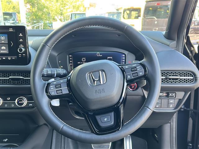 ＺＲ－Ｖ ｅ：ＨＥＶ　Ｚ特別仕様車ブラックスタイル　ワンオーナー　ＶＳＡ　ＢＯＳＥ　純正ナビ　ＢＴ　フルセグ　全方位　デジタルインナーミラー　アダプティブクルコン　パドルシフト　ＶＳＣ　レザーシート　パワーシート　シートヒーター　シートメモリー（2枚目）