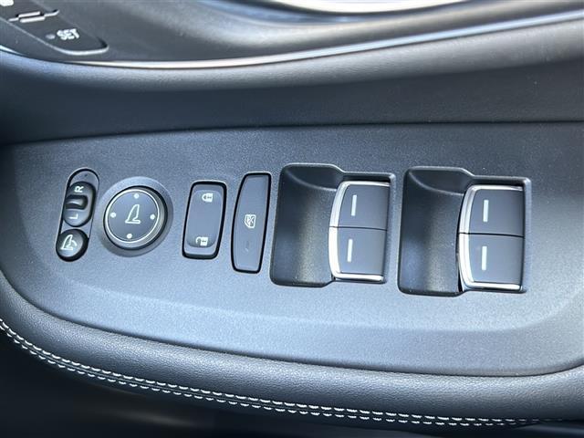 ＺＲ－Ｖ ｅ：ＨＥＶ　Ｚ特別仕様車ブラックスタイル　ワンオーナー　ＶＳＡ　ＢＯＳＥ　純正ナビ　ＢＴ　フルセグ　全方位　デジタルインナーミラー　アダプティブクルコン　パドルシフト　ＶＳＣ　レザーシート　パワーシート　シートヒーター　シートメモリー（17枚目）