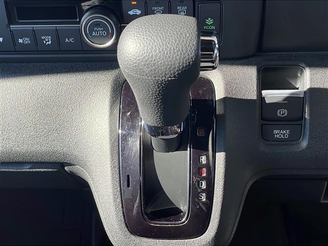 Ｎ－ＢＯＸカスタム ベースグレード　ワンオーナー　純正ナビ【ＢＴ／ＣＤ／ＤＶＤ】バックカメラ　両側パワースライドドア　シートヒーター　レーンキープアシスト　レーダークルーズコントロール　シートバックテーブル　リアパーキングアシスト（5枚目）