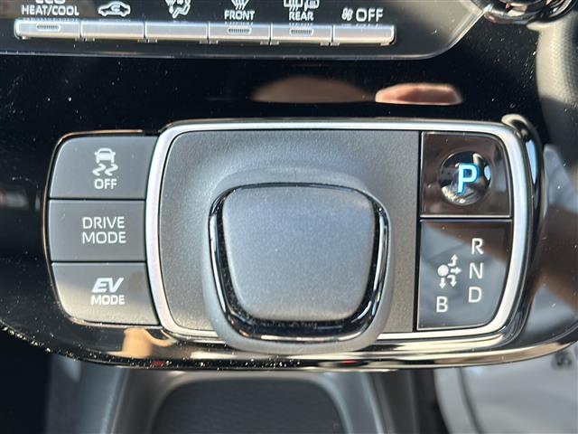 アクア ＧＲスポーツ　☆ＧＲスポーツ☆ワンオーナー☆純正ナビ　　【ＢＴ】☆バックカメラ☆全方位カメラ☆トヨタセーフティセンス☆レーントレーシングアシスト☆プリクラッシュセーフティ☆レーダークルーズコントロール（12枚目）