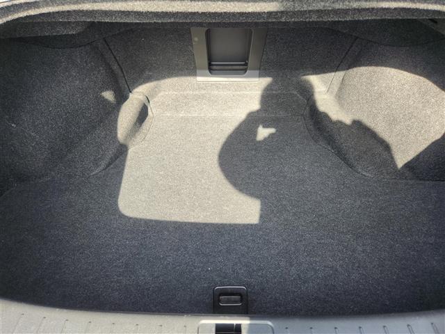 フーガ ２５０ＧＴ　Ａパッケージ　禁煙車　ワンオーナー　アラウンドビューモニター　ドラレコ　クルコン　ＬＥＤヘッドランプ　オートライト　純正８型ナビ　フルセグ　ビルトインＥＴＣ　前席パワーシート　純正１８インチＡＷ　スマートキー（11枚目）