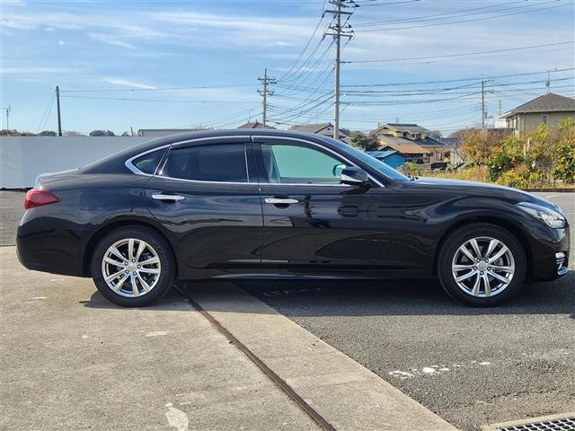 フーガ ２５０ＧＴ　Ａパッケージ　禁煙車　ワンオーナー　アラウンドビューモニター　ドラレコ　クルコン　ＬＥＤヘッドランプ　オートライト　純正８型ナビ　フルセグ　ビルトインＥＴＣ　前席パワーシート　純正１８インチＡＷ　スマートキー（13枚目）