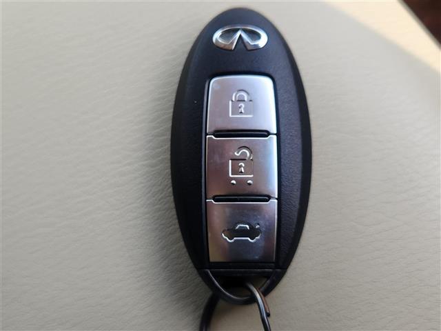 フーガ ２５０ＧＴ　Ａパッケージ　禁煙車　ワンオーナー　アラウンドビューモニター　ドラレコ　クルコン　ＬＥＤヘッドランプ　オートライト　純正８型ナビ　フルセグ　ビルトインＥＴＣ　前席パワーシート　純正１８インチＡＷ　スマートキー（39枚目）