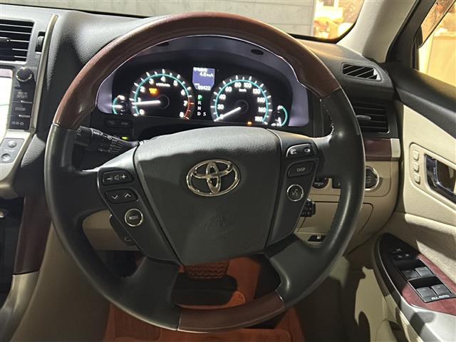 クラウンマジェスタ Ａタイプ　純正ナビ／バック・サイドカメラ／クルーズコントロール／前席パワーシート／運転席シートメモリ／純正１７インチＡＷオートライト／フォグランプ／純正フロアマット／純正ドアバイザー（2枚目）