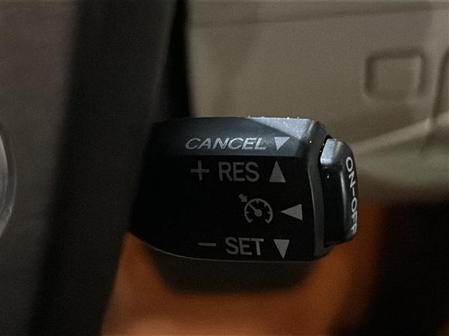 クラウンマジェスタ Ａタイプ　純正ナビ／バック・サイドカメラ／クルーズコントロール／前席パワーシート／運転席シートメモリ／純正１７インチＡＷオートライト／フォグランプ／純正フロアマット／純正ドアバイザー（5枚目）