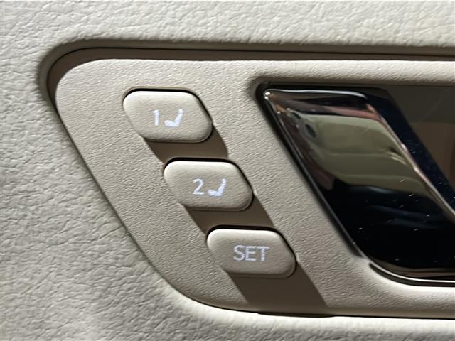 クラウンマジェスタ Ａタイプ　純正ナビ／バック・サイドカメラ／クルーズコントロール／前席パワーシート／運転席シートメモリ／純正１７インチＡＷオートライト／フォグランプ／純正フロアマット／純正ドアバイザー（14枚目）