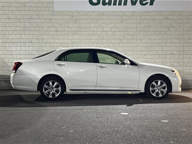 クラウンマジェスタ Ａタイプ　純正ナビ／バック・サイドカメラ／クルーズコントロール／前席パワーシート／運転席シートメモリ／純正１７インチＡＷオートライト／フォグランプ／純正フロアマット／純正ドアバイザー（39枚目）