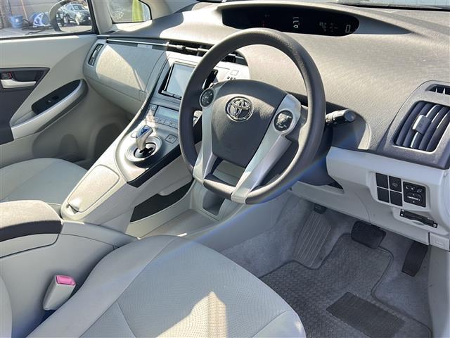 プリウス Sツーリングセレクション 社外ナビ フルセグ/CD/DVD/BT バックカメラ ビルトインETC オートライト フォグランプ 純正フロアマット(4枚目)