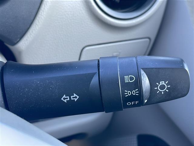 デイズ Ｊ　社外ナビ（ＣＮ－Ｅ３００Ｄ）フルセグＴＶ／ＢＴ／ＣＤ　レーンキープアシスト　横滑り防止装置　衝突被害軽減システム　純正フロアマット（5枚目）