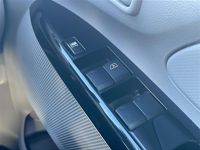 デイズ Ｊ　社外ナビ（ＣＮ－Ｅ３００Ｄ）フルセグＴＶ／ＢＴ／ＣＤ　レーンキープアシスト　横滑り防止装置　衝突被害軽減システム　純正フロアマット（14枚目）