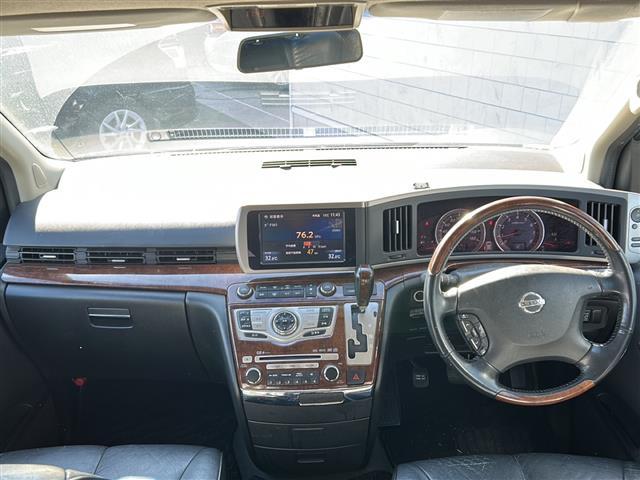 エルグランド ２５０ハイウェイスター　ブラックレザーＥＤ　☆純正ナビ　　【ＣＤ、ＤＶＤ】☆バックカメラ☆片側パワースライドドア☆横滑り防止装置☆レザーシート☆前席シートヒーター☆Ｄ席パワーシート☆純正１７ＡＷ☆ＨＩＤオートライト☆社外フロアマット（2枚目）